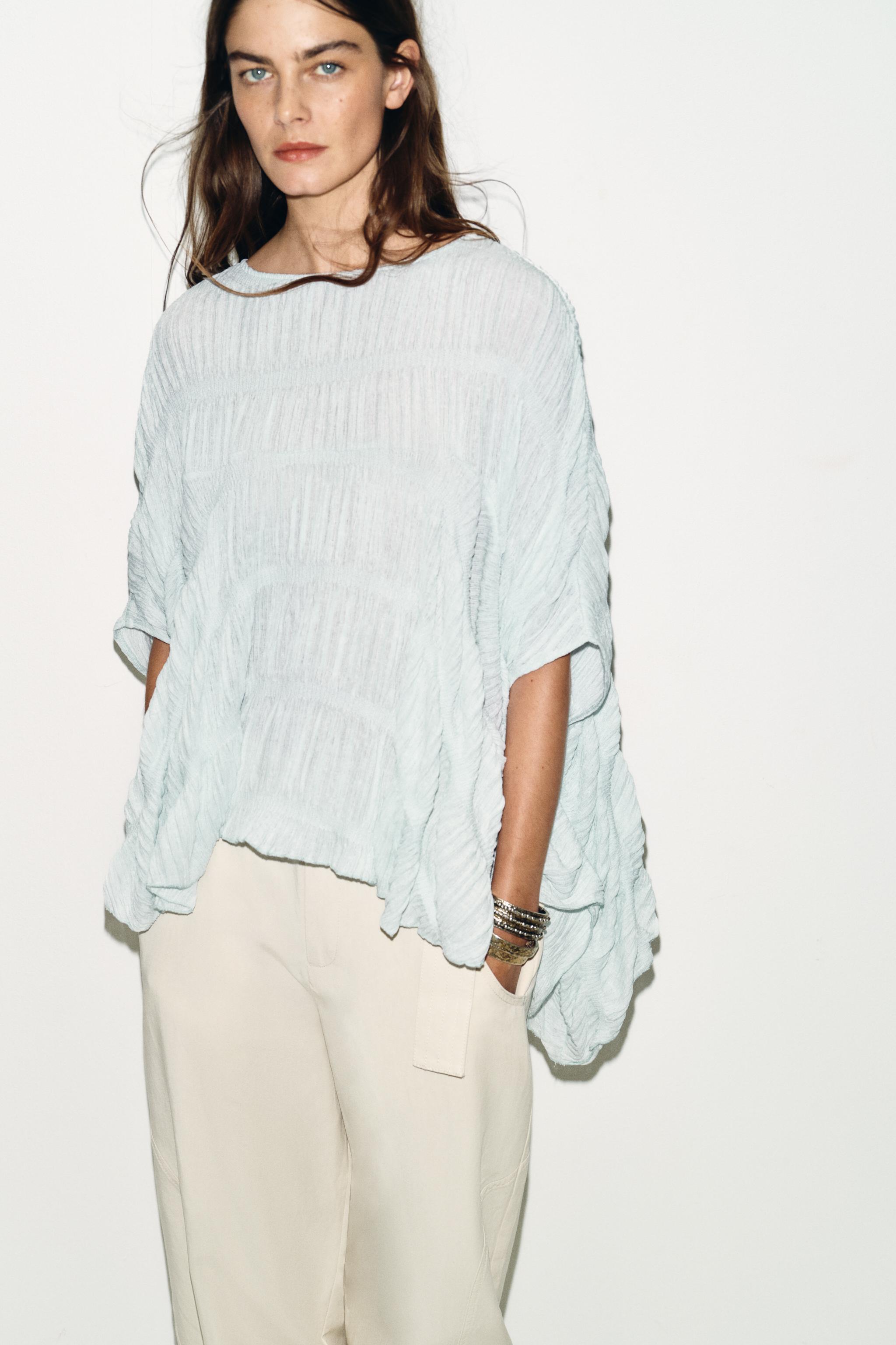 TEXTURED CAPE TOP